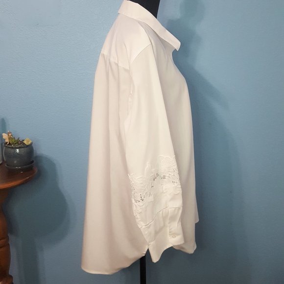 Calvin Klein Button Down Top w/Detail on Sleeves - Picture 2 of 8